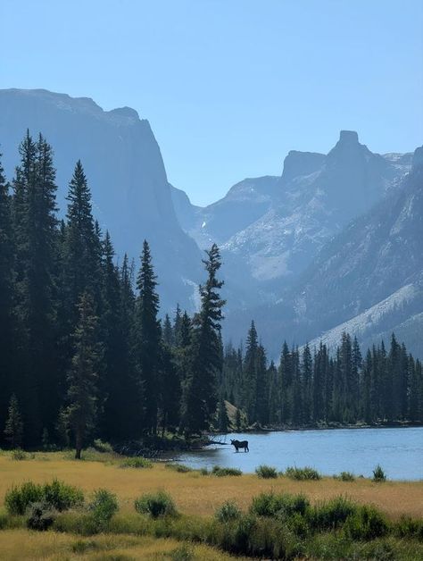 I Love Nature | Green River Lakes, located in the Wind River Range of Wyoming, is a stunning destination that offers some of the most dramatic landscapes in the Rocky... | Facebook Wind River Range Wyoming, Ellery Queen, I Love Nature, Wind River, Green River, Nature Green, Love Nature, Rafting, Wyoming