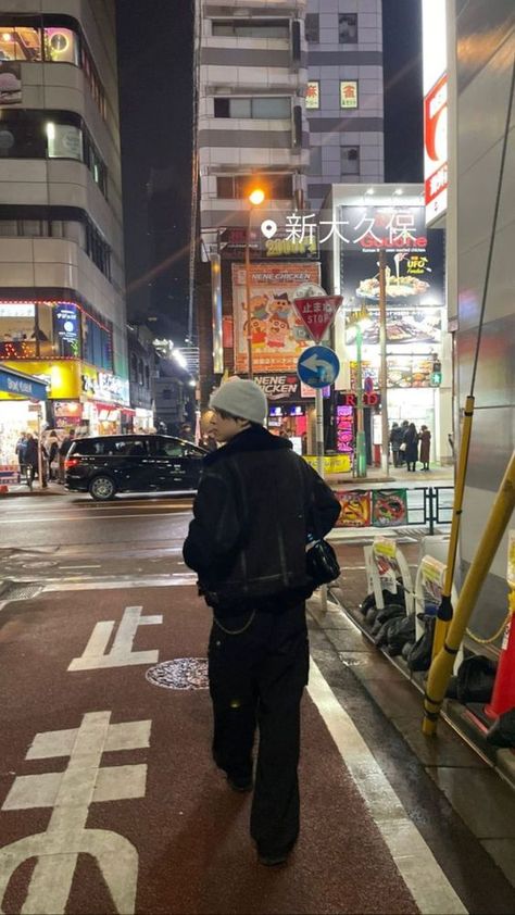 Good quality and beautiful design I liked Japanese Street At Night, Japan Photo Ideas Instagram, Japan Pictures Aesthetic, Japan Poses Photo Ideas, Tokyo Pictures Ideas, Tokyo Instagram Pictures, Tokyo Photo Ideas, Japanese Fashion Street Tokyo Style, Osaka Fashion