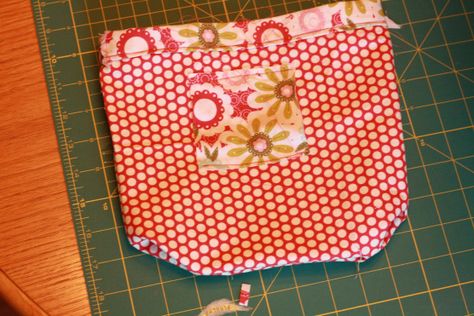 Dog treat bag sewing tutorial Sewing Tutorials Bags, Dog Training Equipment, Dogs Diy Projects, Bird Treats, Puppy Mom, Dog Treat Bag, Dog Treat Pouch, Pouch Diy, Pouch Sewing