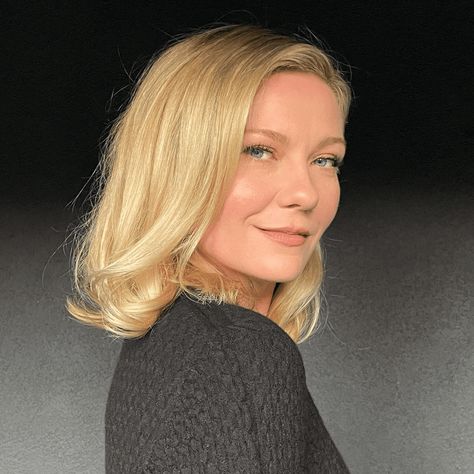 Kirsten Dunst Hair, Growing Out A Bob, Kirsten Dunst Style, Fluffy Bob, Supermodel Hair, Bouncy Hair, Short Hair Trends, Hair Styler, Chic Hairstyles