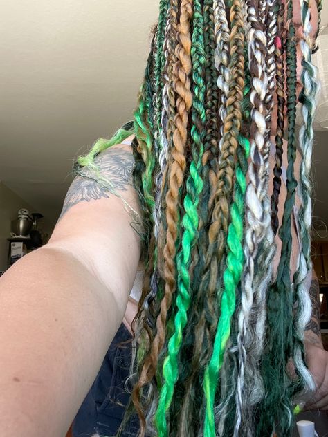 Brown And Green Knotless Braids, Green And Brown Box Braids, Green And Brown Braids, Island Twist Hairstyle Color Combos, Black And Green Box Braids, Blonde And Green Braids, Green And Blonde Braids, Black And Green Braids, Green Box Braids