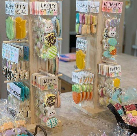 Diy Cookie Stand, Cookie Displays For Craft Shows, Cookie Booth Set Up, Cookie Vendor Booth Display Ideas, Cookie Vendor Booth Ideas, Cookie Display Ideas, Cookies Display, Bake Sale Displays, Farmers Market Display