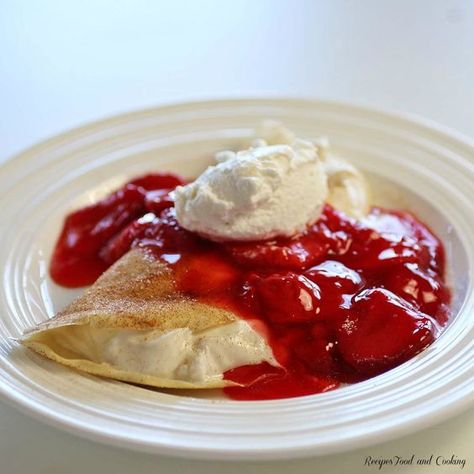 Strawberry Cheesecake Poke Cake Recipe, Cheesecake Crepes, Best Crepe Recipe, Sweet Crepes Recipe, Ooey Gooey Butter Cake, Crepes Filling, Crepes And Waffles, Sweet Crepes, Gooey Butter Cake