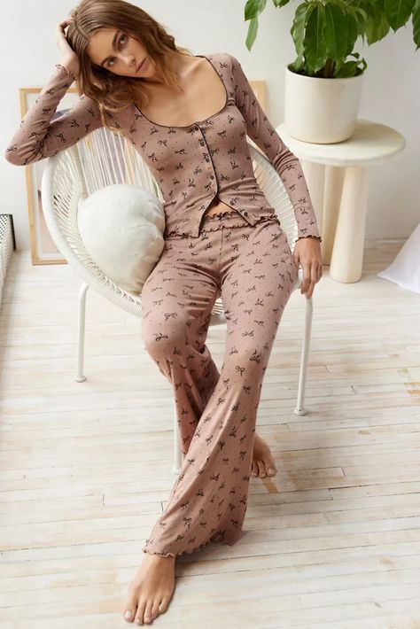 Stylish Pajamas, Brown Fits, Sleepwear Sets, Sweater Tank Top, Teenage Fashion Outfits, Slim Leg, Small Waist, Lounge Pants, Slim Legs