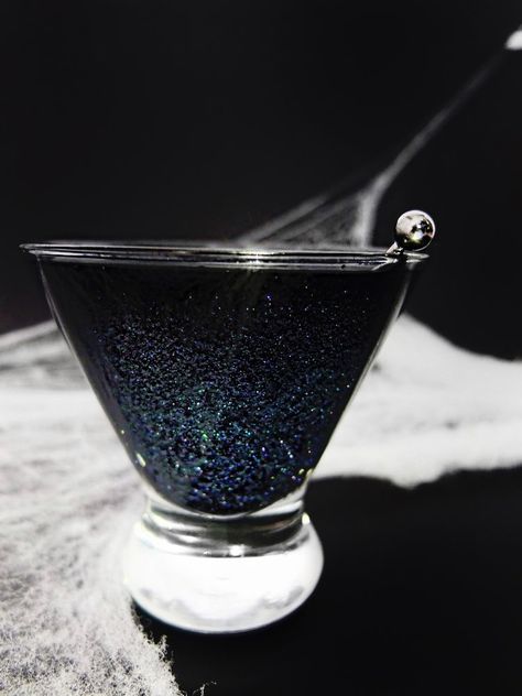 A shimmering Halloween/Galaxy cocktail made from black vodka & edible  shimmer dust. Lime Daiquiri, Galaxy Cocktail, Lime Martini, Black Vodka, Halloween Drinks Alcohol, Vanilla Milkshake, Black Food, Halloween Cocktails, Fall Cocktails