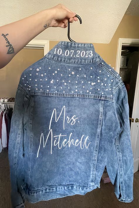 Sophisticated Mrs. pearl denim jackets, adding glamour and elegance to the bride's style. Bride Jean Jacket, Customised Denim Jacket, Custom Jean Jacket, Bride Jacket, Personalized Jacket, Wedding Jacket, Custom Jeans, Perfect Denim, Denim Jean Jacket