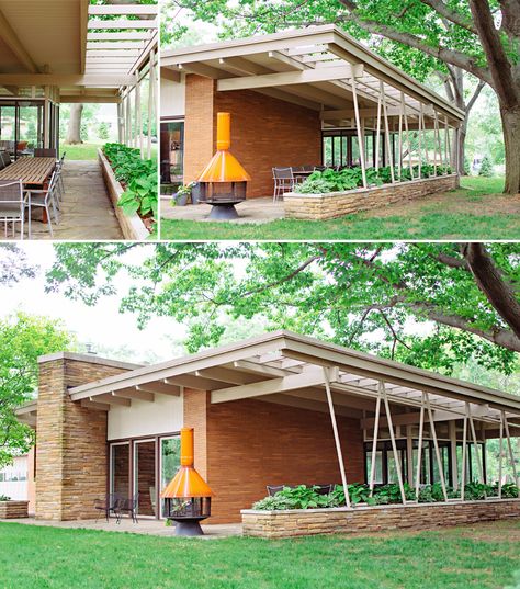 Midcentury modern exterior dining patio. Still very current in todays context !! Midcentury Modern Exterior, Exterior Dining, Dining Patio, Mid Century Exterior, Mid Century Living, Mid Century Architecture, House With Porch, Mid Century Modern House, Modern Exterior