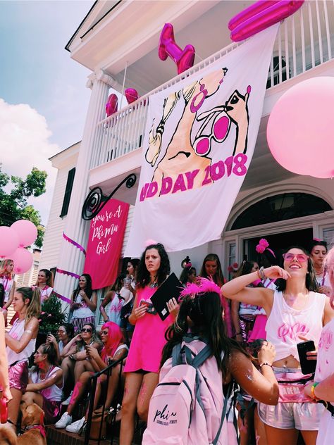 College Goals, Recruitment Themes, Sorority Events, Halloween Costumes College Girls, College Sorority, Sorority Bid Day, Bid Day Themes, American Teen, College Aesthetic