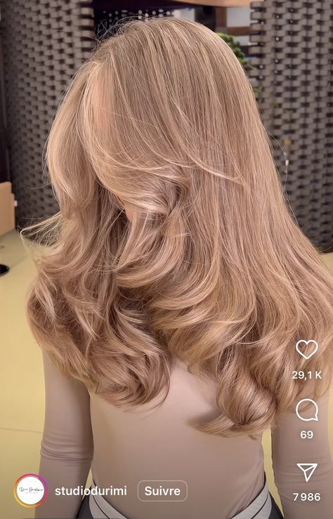 Pink Blonde Hair Rose Gold, Light Pink Blonde Hair, Light Rose Gold Hair, Rose Blonde Hair, Gold Blonde Hair, Rose Hair Color, Blond Rose, Rose Blonde, Blonde Hair With Pink Highlights