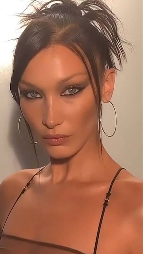 Ytk Hairstyle, Bella Hadid Updo, Y2k Updo, Bella Hadid Makeup, 2000s Hairstyles, Ball Makeup, Bella Hair, Peinados Recogidos, Long Hair Girl