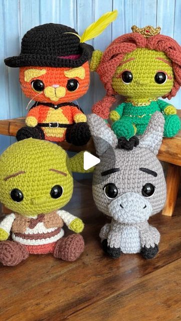 Knitoys & Crafts on Instagram: "Shrek es una de las películas más vistas en los últimos 20 años, hace mucho tiempo quería tejerlos y decidí hacerlo en la versión chibi, diseño con los que inicié hace 8 años en el mundo del tejido. . No dejes pasar la oportunidad de tejerlos, he preparado un e-book detallado para que sigas el paso a paso.  . Quedan pocos días de preventa a precio especial, pero si pasa la fecha, también podrás adquirir el patrón digital en mi tienda de patrones de la web knitoyscrafts.com . Gracias por su cariño con todos los patrones, para mí es una inmensa alegría contar siempre con su apoyo. . Que tengan un buen fin de semana. . #shrek5 #shrek #fiona #gatoconbotas #amigurumi #amigurumimexico #amigurumibrasilia #amigurumiperu #amigurumichile #amigurumiespaña #patternamigu Shrek Amigurumi, Shrek Crochet, Shrek Fiona, Crochet Cat, Shrek, Free Crochet Pattern, 1st Birthday, Free Pattern, Amigurumi