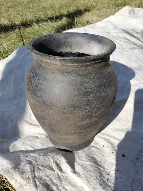 Aged Stone Vase Diy, Diy Antique Vase, Concrete Vase Diy, Portico Decor, Diy Textured Vase, Aged Vase, Diy Painted Vases, Mud Paint, Concrete Containers