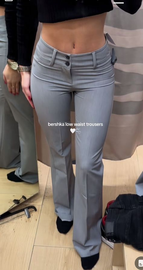 Check more at https://beautyfashionideas.com/heels/8699/ Sixth From Outfit Ideas, Siren Work Outfits, Sixth Form Outfits Dress, Six Form Outfits Uk Formal, Early 2000s Office Fashion, Office Siren Pants, Modern Outfits For Women Classy, Work Fits Aesthetic, Office Siren Outfits Women