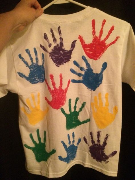 Holi T Shirt Painting, Kindy Graduation, Handprint Shirt, Decorating Shirts, Handprint Painting, Paint Shirt, Message For Teacher, Halloween Crafts Preschool, Painting Hoodie