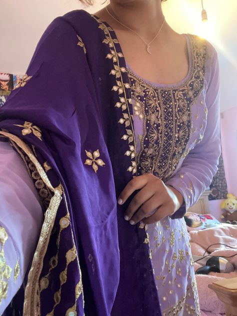 Purple Desi Clothes, Lilac Punjabi Suit, Desi Purple Aesthetic, Purple Indian Suit, Purple Suit Women Indian, Purple Punjabi Suit, Punjabi Clothes, Punjabi Aesthetic, Simple Indian Suits