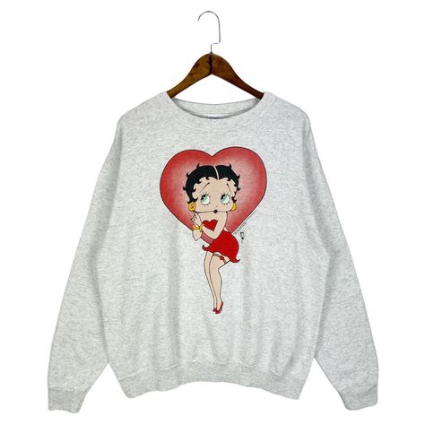 Angel Pose, Graphic Sweatshirt Outfit, Betty Boop Shirt, Crewneck Embroidery, Fall Sweatshirt Outfit, Vintage Shirt Design, Town Outfits, Shirt Outfits, University Sweatshirts