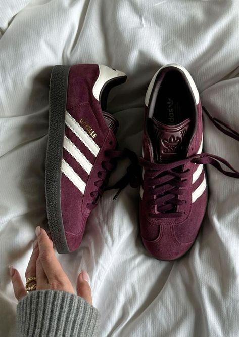 #adidas #adidasshoeswomen #sneakers #burgundy #shoes #aesthetic Sepatu Platform, Stile Kylie Jenner, Dream Shoe, Skor Sneakers, Dr Shoes, Shoe Wishlist, Paris Mode, Clothes Aesthetic, Girly Shoes