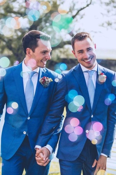 Le protocole de mariage des couples gays et lesbiens possède-t-il des spécificités ? C'est ce que nous vous proposons de découvrir dans cet article ! :camera:deux hommes en costume bleu qui se tiennent main dans la main. #mariagesnet #pridewedding #pridelove #loveislove #lgbtqia+ #moisdesfiertés Des Couples, Art Drawings, Quick Saves, Instagram