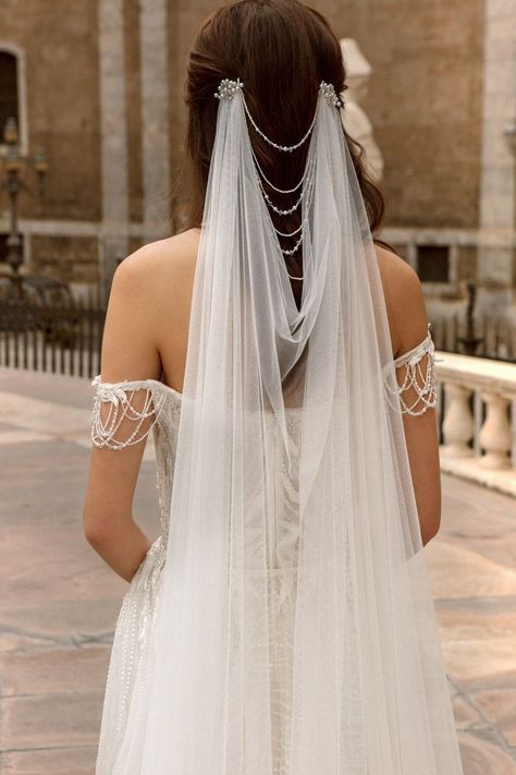 Hair Details, Dream Wedding Ideas Dresses, Fantasy Wedding, Mod Wedding, Wedding Veils, Wedding Veil, Wedding Dress Inspiration, Dresses To Wear To A Wedding, Bride Bridal