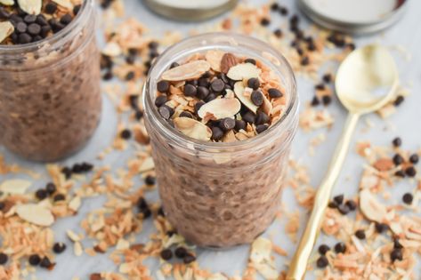 Low-FODMAP Almond Joy Overnight Oats; Gluten-free, Vegan | Dr. Rachel Pauls Fodmap Overnight Oats, Low Fodmap Overnight Oats, Almond Joy Overnight Oats, Chai Overnight Oats, Pumpkin Scones Recipe, Fodmap Meal Plan, Overnight Oats Recipes, Food Map, Lactose Free Milk