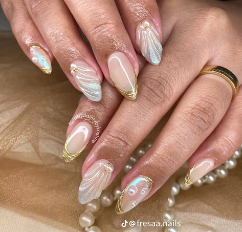 Thailand Nails, Summa Nails, Unique Nail Ideas, Nails Vacay, Summer Nail Art Ideas, Tropical Nail Designs, White Nails With Gold, Seashell Nails, Mermaid Nail Art