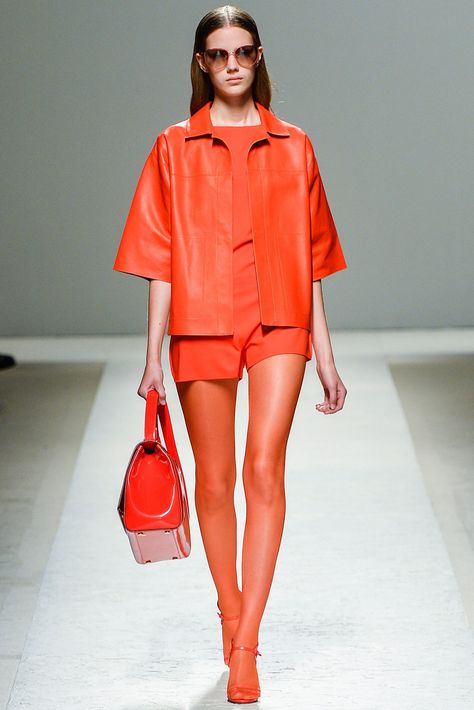 Max Mara Spring 2014 Ready-to-Wear Fashion Show - Esther Heesch Orange Runway, Monochromatic Fashion, Orange Outfit, Milano Fashion Week, Review Fashion, 2014 Fashion, Orange Fashion, Runway Collection, Spring Summer 2014