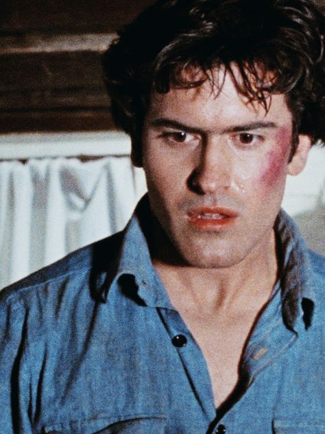 Bruce Campbell 80s, Evil Dead Aesthetic, 80s Horror Aesthetic, Brad Pitt Long Hair, The Evil Dead 1981, Johnny Depp Hairstyle, Evil Dead 1981, The Evil Dead, Ash Williams