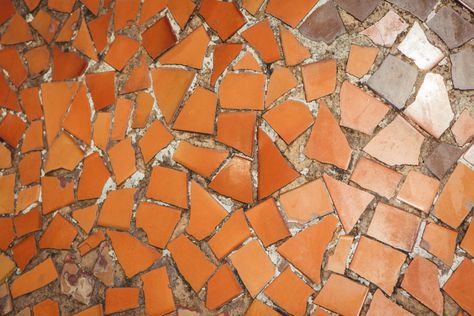 Terra Cotta Mosaic, Terracotta Mosaic Tile, Broken Terra Cotta Pots Ideas, Broken Tile Projects, Broken Tiles Ideas, Terracotta Tiles Outdoor, Terracotta Mosaic, Terracotta Patio, Teracotta Pots