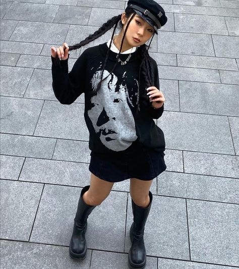 Nyc Alternative Fashion, Goth Outfits 2023, Punk Winter Outfits, Goth Street Style, Vest Women Outfit, Black Outfit Grunge, Grunge Street Style, Demonia Shaker, Grunge City