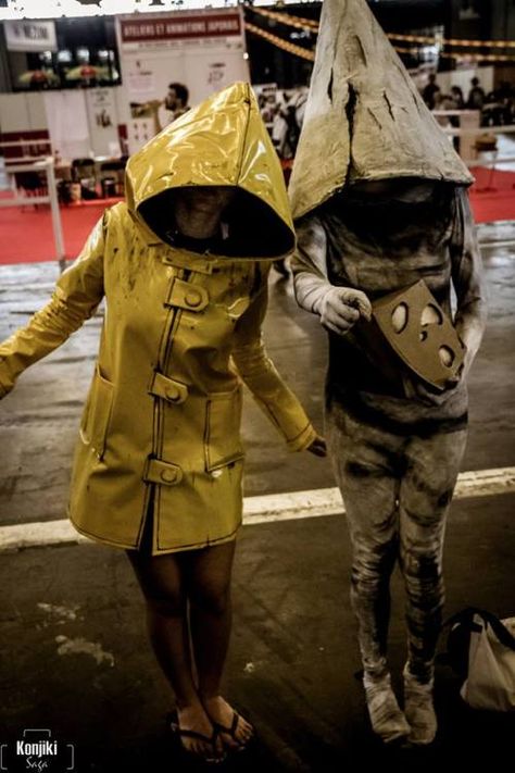 Little Nightmares Six and gnome cosplay. Little Nightmares Halloween Costume, Horror Game Cosplay, Little Nightmares Costume, Gnome Cosplay, Little Nightmares Cosplay, Holoween Costums, Cosplay Costumes Diy, Six Cosplay, Mono Little Nightmares