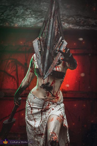 Female Pyramid Head, Pyramid Head Cosplay, Silent Hill Costume, Silent Hill Nurse, Silent Hill Art, Pyramid Head, News Art, Joker Pics, Costume Works