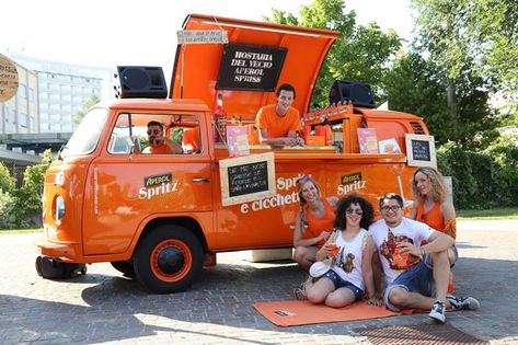 volkswagen t2 food truck aperol per promozione itinerante Street Food Business, Famous Drinks, Italian Party, Preserving Herbs, Food Truck Festival, Coffee Truck, Custom Recipe, Beach Themed Party, Superbowl Party Food