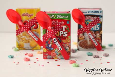 Diy mini cereal box valentines Diy Cereal, Mini Cereal Boxes, Classroom Valentines Party, Valentines Day Cards Diy, Kids Cereal, Diy Preschool, Classroom Valentines, Diy Valentines Cards, Diy Valentine's Day