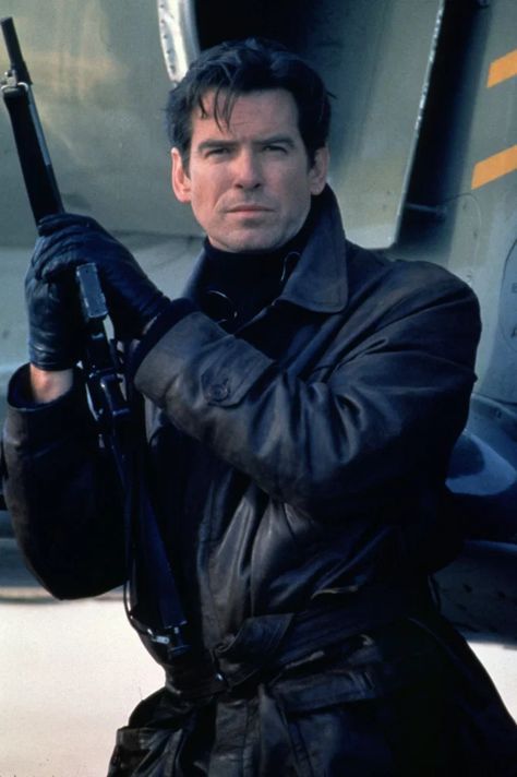 Pierce Brosnan 007, James Bond Images, Cassandra Harris, Bond Outfits, James Bond Women, James Bond Style, 007 James Bond, James Bond Movies, Pierce Brosnan