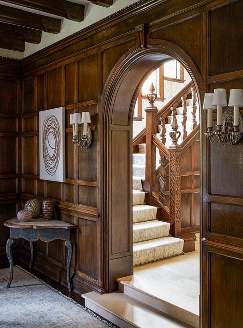 Bronxville - Carrier And Company Colonial Library Room, 18th Century Home Interior, Tudor Interior Design Inspiration, German Cottage Interior, Oak Paneling Walls, Dark Paneled Walls, Dark Oak Interior, Tudor Home Interior, English Tudor Homes Interior