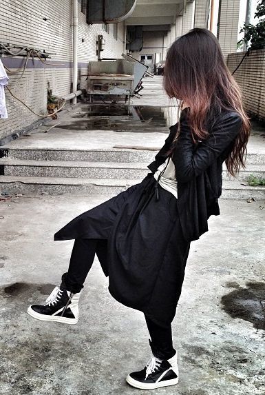 #rickowens Gothic Women, Dark Wear, Goth Clothing, Dark Gothic, Women Street, Urban Outfits, Dark Fashion, Women Clothes, Street Chic