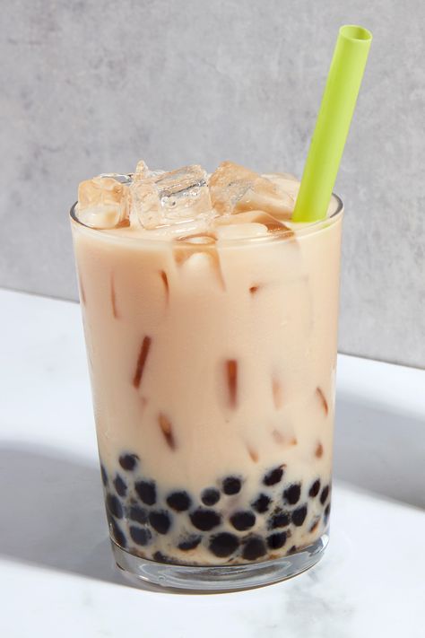 Though homemade bubble tea may seem intimidating, it’s really quite easy if you plan ahead and have the right ingredients on hand. Making your own bubble tea at home allows you to adjust sweetness levels to your liking, try out different fruit juices or flavors, and use whatever toppings your heart desires—all for much less per drink than it costs at a bubble tea shop. Make Bubble Tea At Home, Homemade Bubble Tea, Make Bubble Tea, Bubble Tea At Home, Matcha Pudding, Bubble Drink, How To Make Bubbles, Fall Meals, Tea At Home