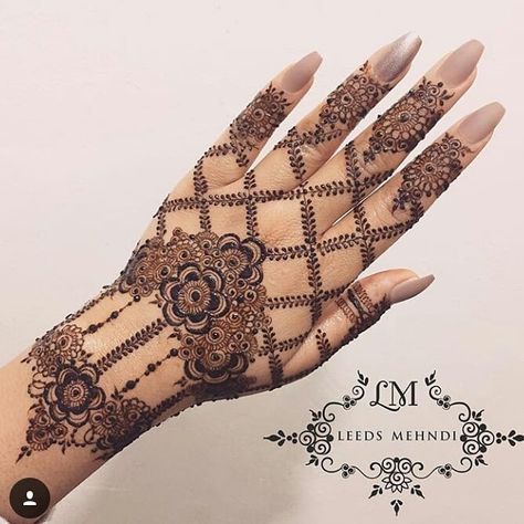 1 Likes, 1 Comments - imehndi.com (@imehndicom) on Instagram: “Amazing Mehndi design 😍💚 by @leedsmehndi Follow artist #repost #mehndi #henna #hennatattoo…” Best Henna Designs, Cool Henna, Cool Henna Designs, Kashee's Mehndi Designs, Indian Henna Designs, Heena Design, Mehndi Designs 2018, Net Design, Henna Art Designs