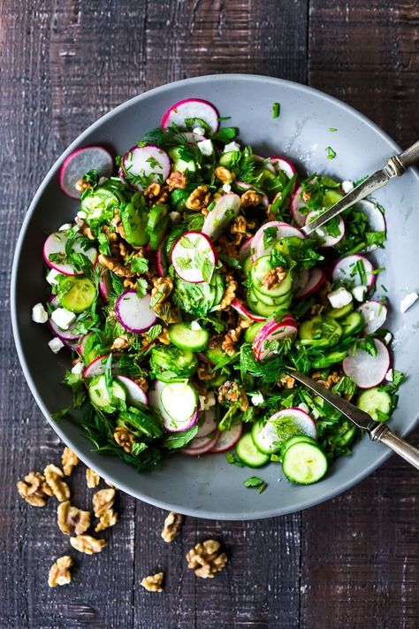 Persian Walnut Salad with Cucumbers, Radishes, Mint, Dill, Cilantro and Parsley. Loaded up with fresh herbs this refreshing summer salad is the perfect side to summer grilling! #walnuts #cawalnuts #walnutsalad #persiansalad #herbsalad #persianherbsalad Persian Salad, Salad Coleslaw, Easy Summer Side Dishes, Plats Healthy, Herb Salad, Walnut Salad, Läcker Mat, Persian Food, Summer Grilling