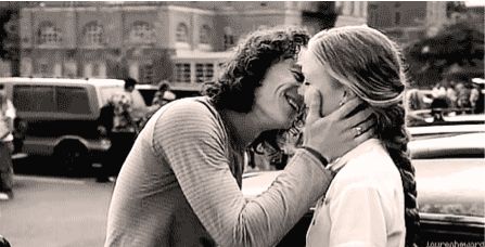 Heath Ledger and Julia Stiles portray the characters of Patrick Verona and Kat Stratford respectively in the movie "10 Things I Hate About You"....... Romantic Couple Quotes, Public Display Of Affection, I Love Cinema, Heath Ledger, Dirty Dancing, Film Serie, Pulp Fiction, Series Movies, Movie Scenes