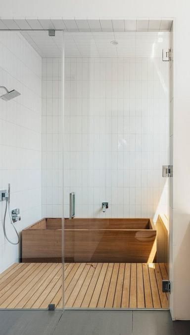 Trending: Japanese x Minimalist Designs Japanese Bathroom Design, Japanese Bathtub, Zen Bathroom Design, Teak Bathroom, Japanese Bathroom, Minimalist Bathroom Design, Japanese Soaking Tubs, Zen Bathroom, Japanese Interior Design