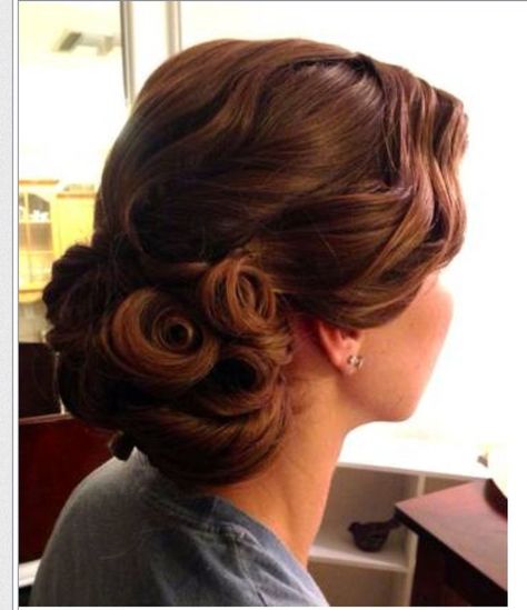 Low bun formal Wedding Hairstyles Vintage, Retro Updo Hairstyles, Hairstyles Vintage, Retro Updo, Vintage Updo, Curled Updo, Vintage Wedding Hair, Finger Waves, Peinados Recogidos