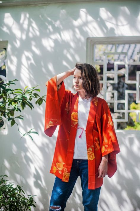 Vintage Kimono Outfit, How To Wear Kimono Outfit Ideas, Haori Outfit, Modern Kimono Fashion Outfits, Modern Kimono Fashion, Japan Costume, How To Wear Kimono, Summer Japan, Kimono Tops