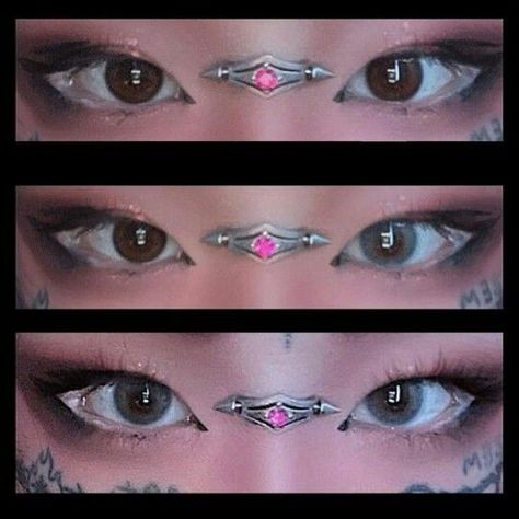 Bridge Piercing Aesthetic, Drawing Wrinkles, Bridge Piercing, Eyeliner Designs, Face Piercings, Cool Piercings, Cute Piercings, Goth Makeup, Piercing Tattoo