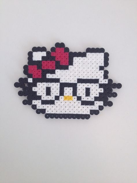 Easy Perler Bead Patterns Hello Kitty, Perler Bead Shelf Pattern, Hello Kitty Bead Art, Hello Kitty Beads Pattern, Peler Beads Sanrio, Perler Beads Ideas Hello Kitty, Hello Kitty Pearl Beads, Hello Kitty Melty Beads, Perler Bead Patterns Hello Kitty