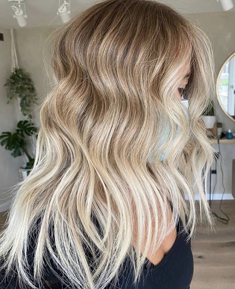 Low-Maintenance Platinum Silvery Blonde, Scene Hair Colors, Ash Gray Hair Color, Neutral Blonde, Natural Red Hair, Hair Color Caramel, Creamy Blonde, Blonde Roots, Spring Hair Color