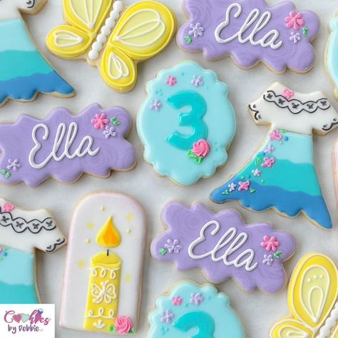 Encanto Cookies Ideas, Encanto Royal Icing Cookies, Encanto Cookie Ideas, Encanto Decorated Cookies, Encanto Cookies Decorated, Encanto Birthday Cookies, Encanto Sugar Cookies, Cookies Encanto, Encanto Cookies