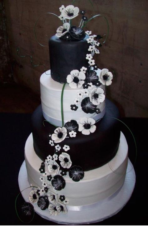 Chocolate Cream Cheese Filling, Cake White Chocolate, White Chocolate Cream, Quince Cake, Black And White Wedding Cake, Dark Wedding Theme, Black And White Wedding Theme, Pretty Wedding Cakes, Quinceanera Cakes