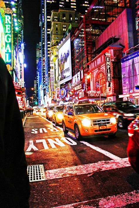 Lights At Night, Voyage New York, I Love Nyc, Tall Buildings, Wallpapers Android, City That Never Sleeps, Little Italy, City Street, Night City