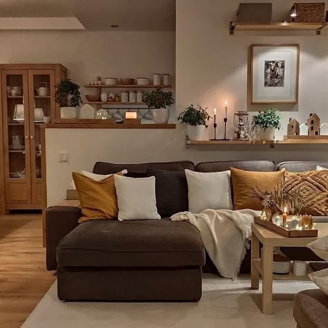 Effortless Home Decorating Ideas to Try Brown Sofa Living Room, Brown Living Room Decor, Brown Couch Living Room, Cozy Interior Design, Brown Couch, Living Room Styles, Brown Living Room, Apartment Decor Inspiration, Decor Home Living Room